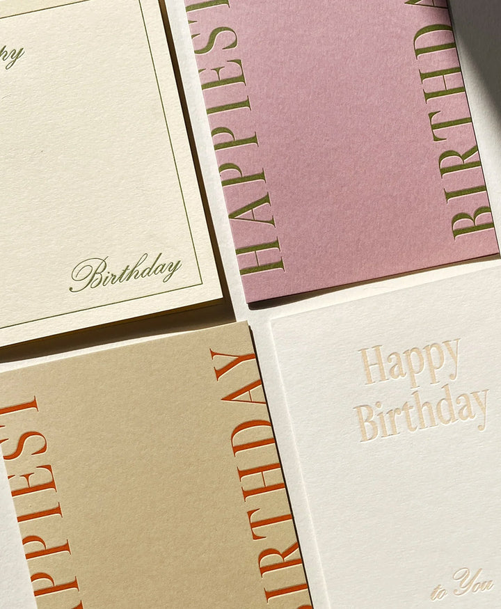 Geprägte Karte mit Couvert "HAPPIEST BIRTHDAY" Lila