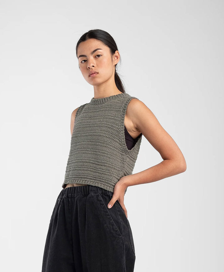 Kurzes Stricktop Ribbon Tank - Fog Green
