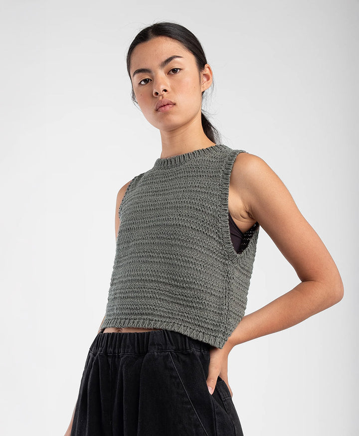 Kurzes Stricktop Ribbon Tank - Fog Green