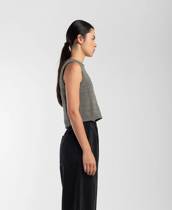 Kurzes Stricktop Ribbon Tank - Fog Green