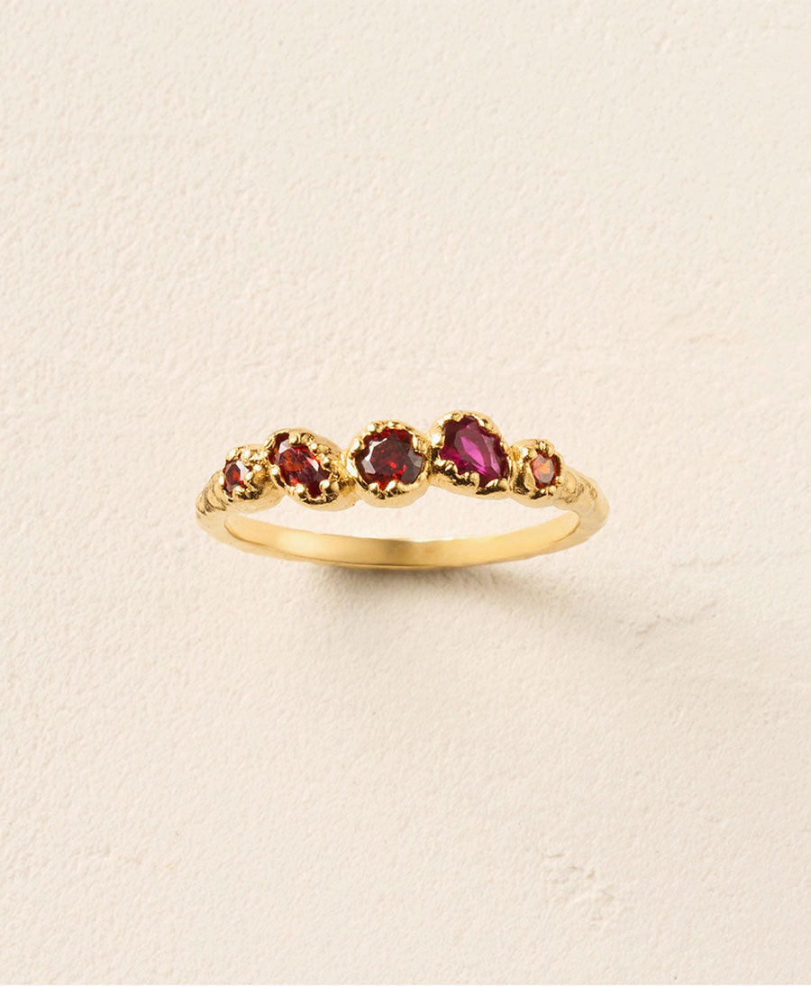 Koré Fingerring (Rot) vergoldet