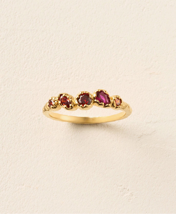 Koré Fingerring (Rot) vergoldet