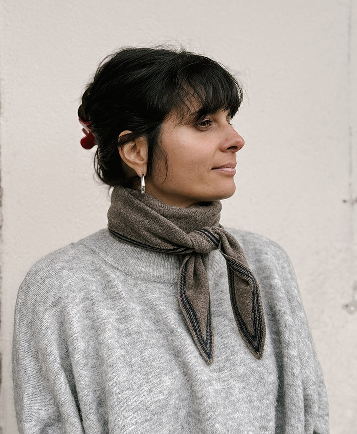 Kleiner Gestrickter Schal / Foulard aus Kaschmir - Braun / Blau