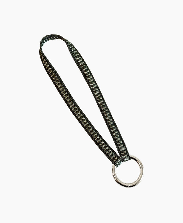 Kurzes Schlüsselband "Zahra Mini" mit silbrigem Karabiner - Artichoke