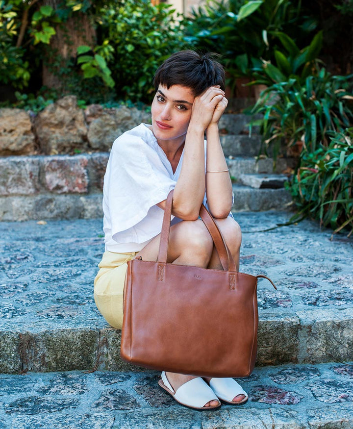 Schultertasche mit Reissverschluss "Tote Bag" aus braunem Leder - PARK - clomes