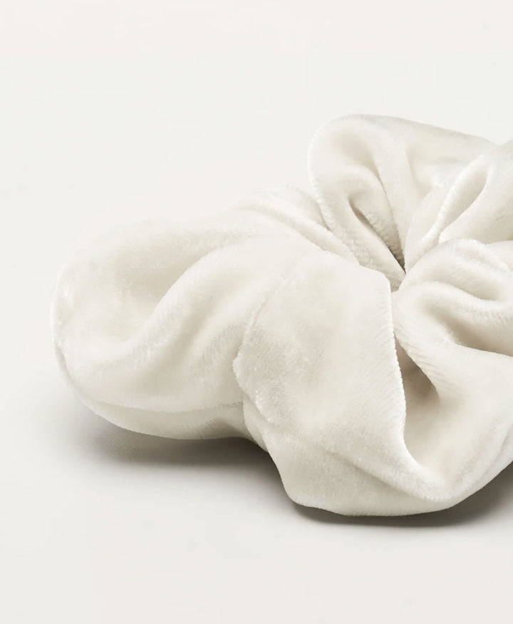 Medina Scrunchie Velvet aus Samt (Seide/Rayon) - Weiss