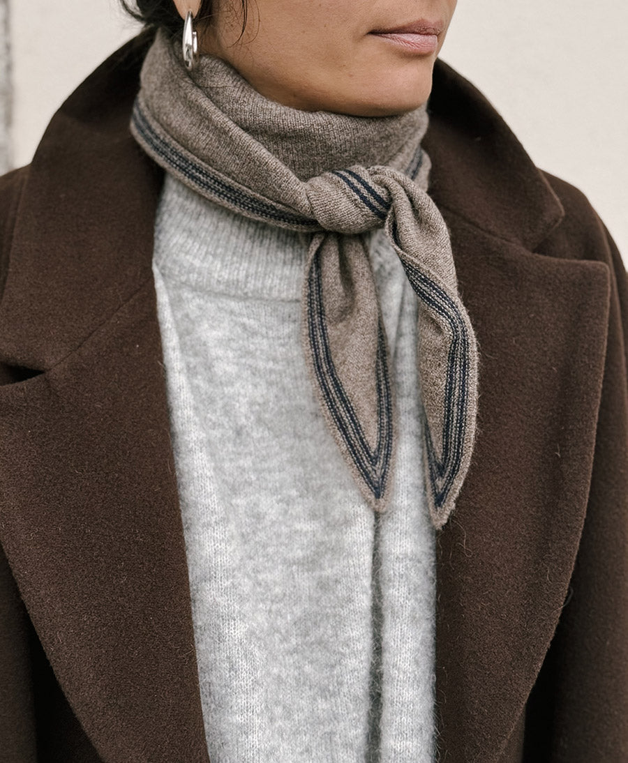 Kleiner Gestrickter Schal / Foulard aus Kaschmir - Braun / Blau