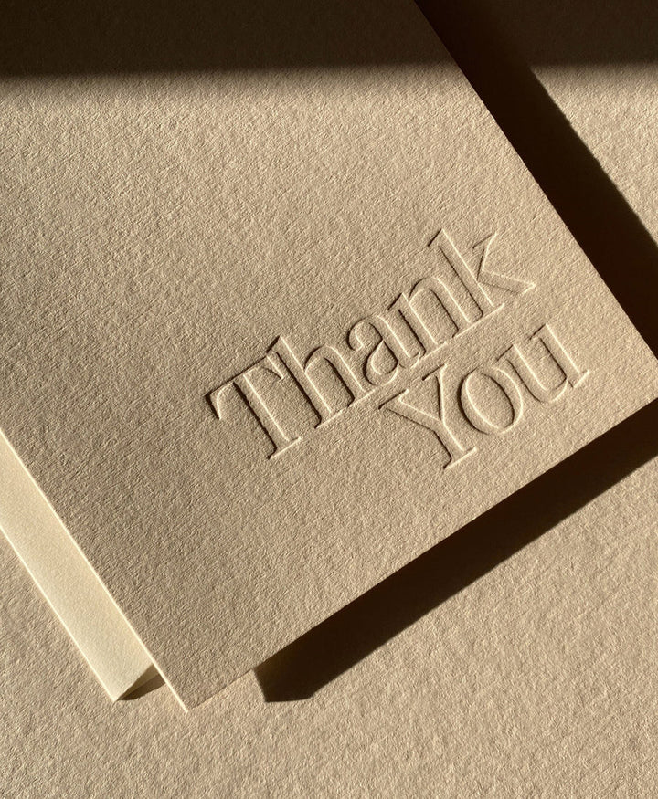 Geprägte Karte mit Couvert "THANK YOU" Grau