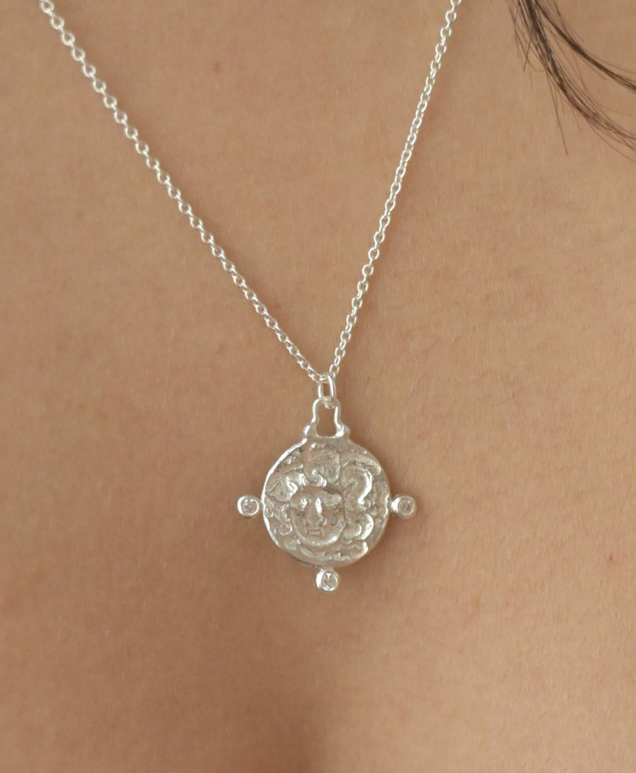 Halskette Silber "Medusa White Saphie Necklace"