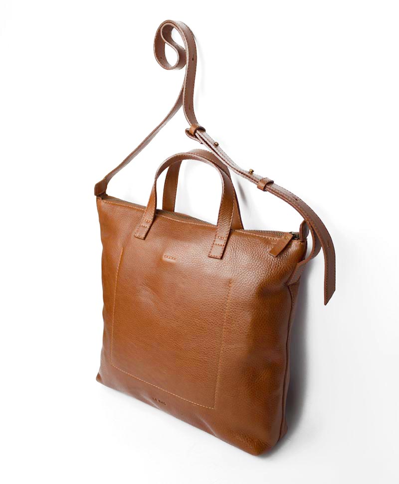 Tasche mit Umhängeriemen aus hellbraunem Leder