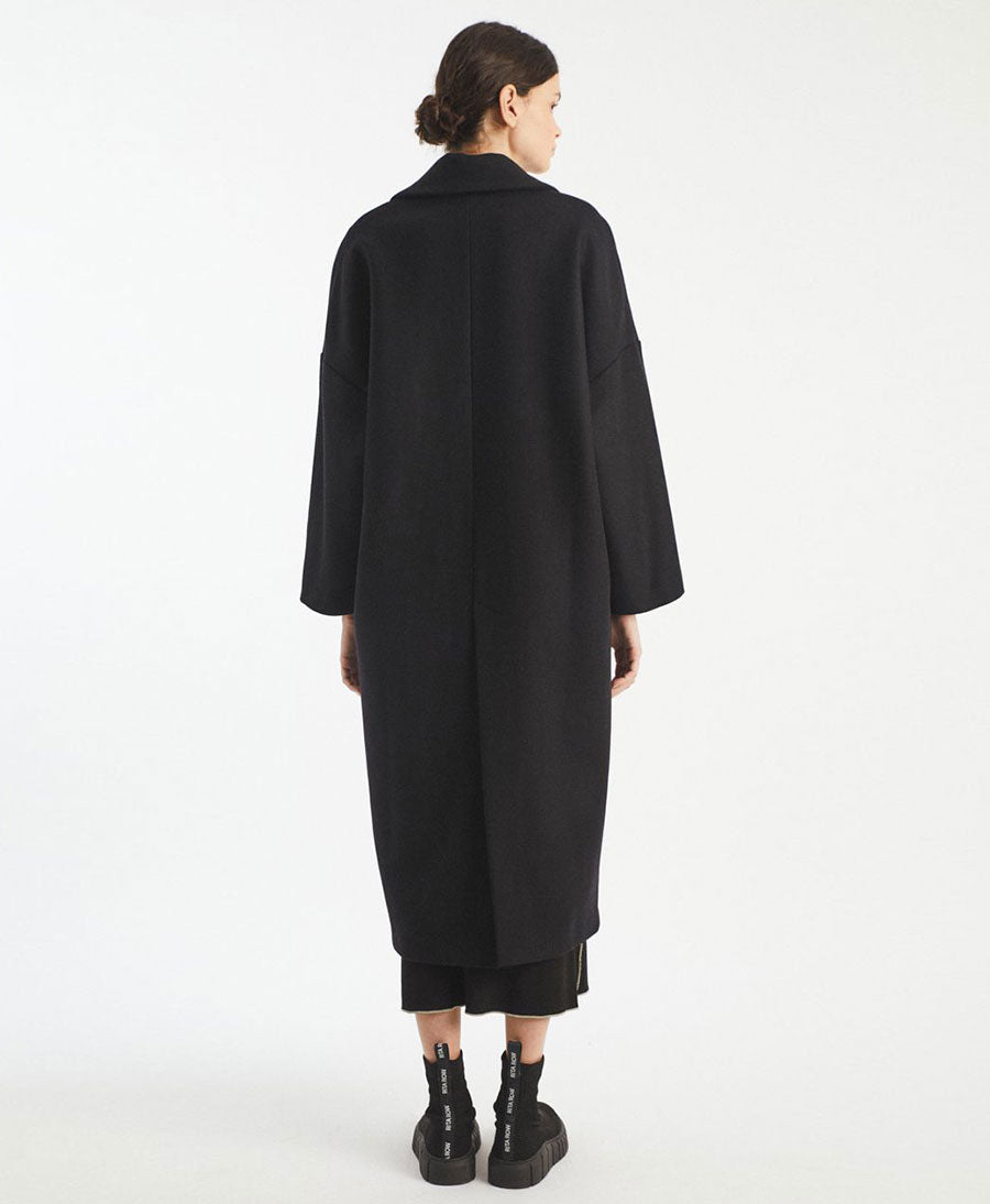 Outfit Schwarzer Mantel Damen Winter Leder Trenchcoat Winter