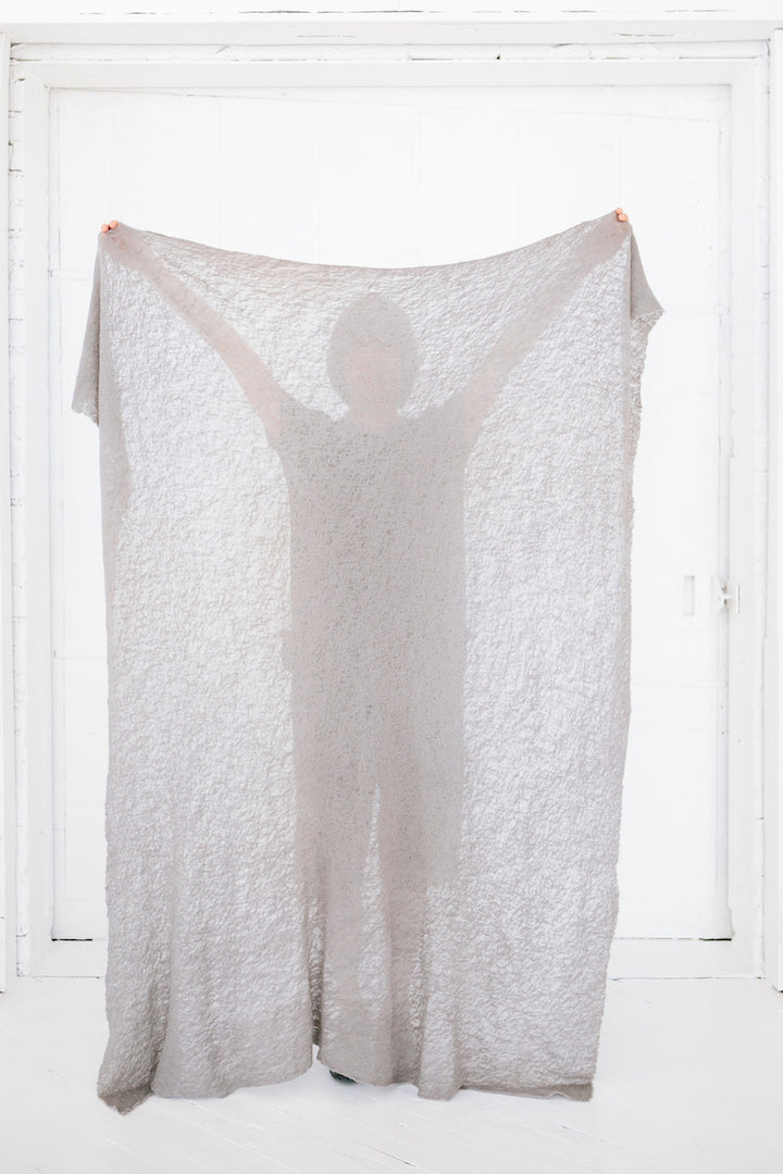 Schal aus Wolle - WOOL CLOUD - russ/schwarz